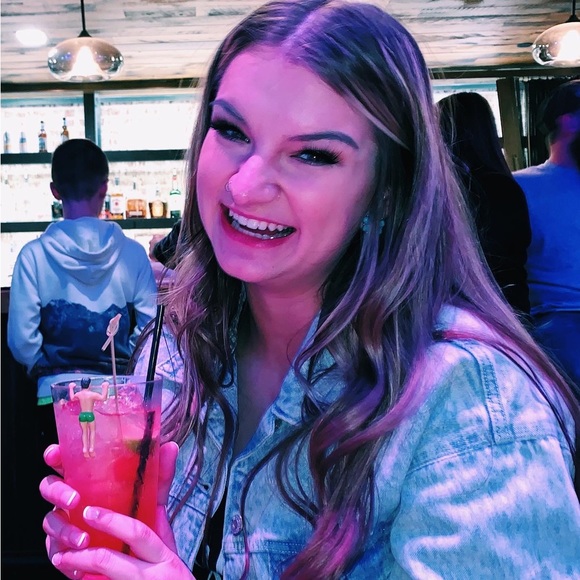 Meet your Posher, Jillian - Picture 1 of 3